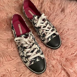 Converse All Stars size 9